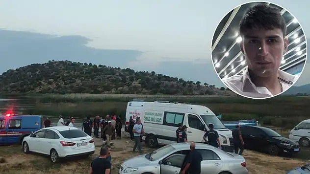 Konya'da gölde batan teknedeki 2 kişi kurtuldu, 1 kişinin cansız bedenine ulaşıldı
