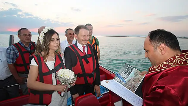 Konya'da gölde nikah!