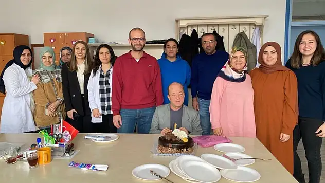 Konya'da görme engelli öğretmene doğum günü sürprizi
