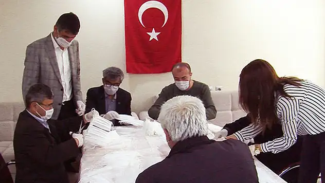 Konya'da görme engellilerden maske desteği