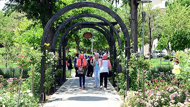 Konya'da Gülbahçe'ye yoğun ilgi