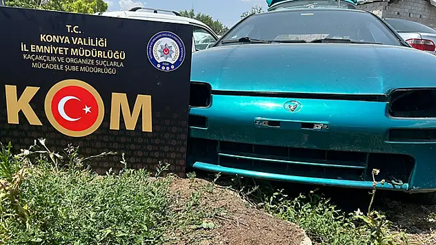 Konya'da gümrük kaçağı araç ve sahte plakalar ele geçirildi: 4 gözaltı
