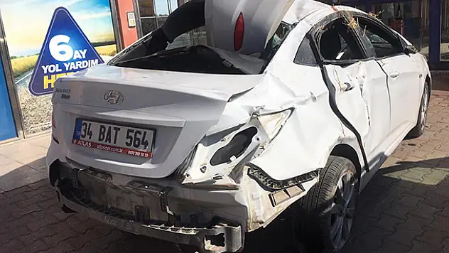 Konya'da gurbetçi gençlerin içinde bulunduğu otomobil devrildi: 1 ölü, 4 yaralı