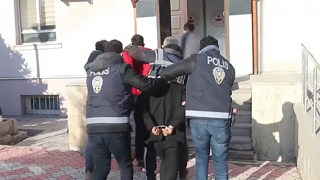 Konya'da gurbetçilerin evinden çaldığı eşyaları spotçulara satan şüpheliler yakalandı
