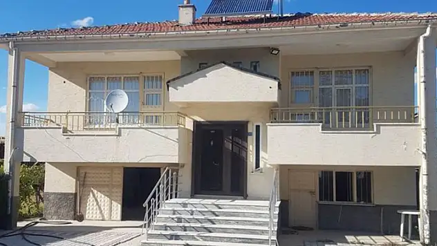Konya'da gurbetçinin evinin garajından hırsızlık yaptığı öne sürülen 2 zanlı tutuklandı
