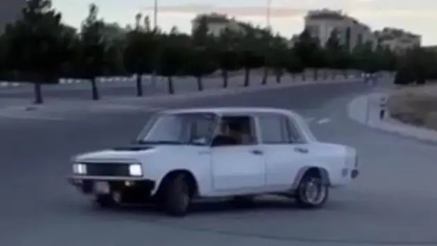Konya'da 'Hadi çocuklar okulunuza piyasa bize emanet' diyerek drift atan kişi, polise yakalandı