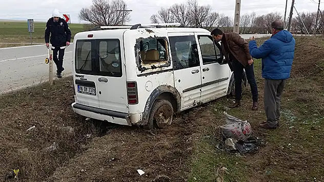 Konya'da hafif ticari araç devrildi: 1 yaralı