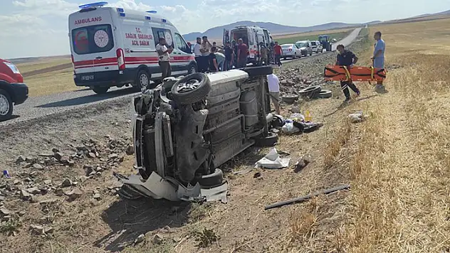 Konya'da hafif ticari araç devrildi: 4 yaralı
