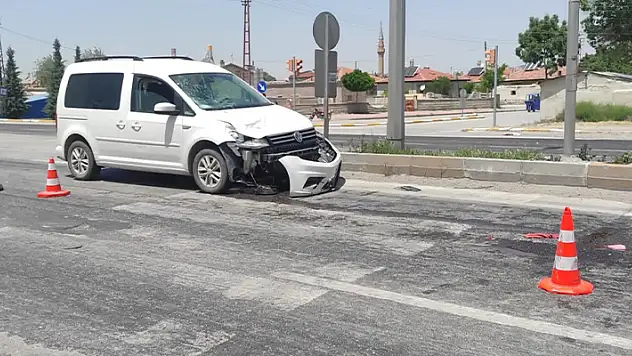 Konya'da hafif ticari araç elektrikli bisikletle çarpıştı: 2 yaralı
