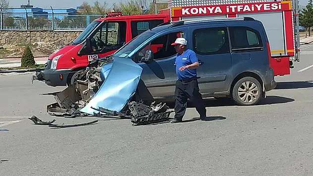 Konya'da hafif ticari araç ile otomobil çarpıştı: 1 yaralı
