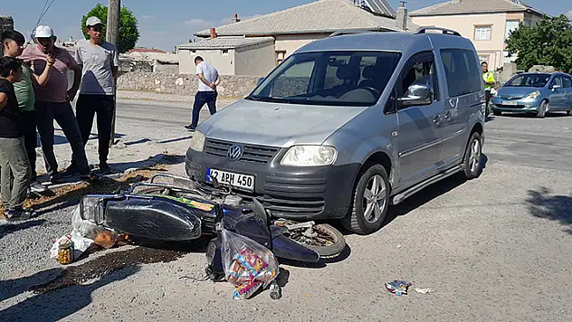 Konya'da hafif ticari araç motosikletle çarpıştı: 2 yaralı
