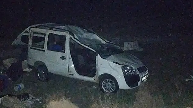 Konya'da hafif ticari araç takla attı: 1 ölü, 1 yaralı