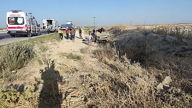 Konya'da hafif ticari araç takla attı: 4 yaralı