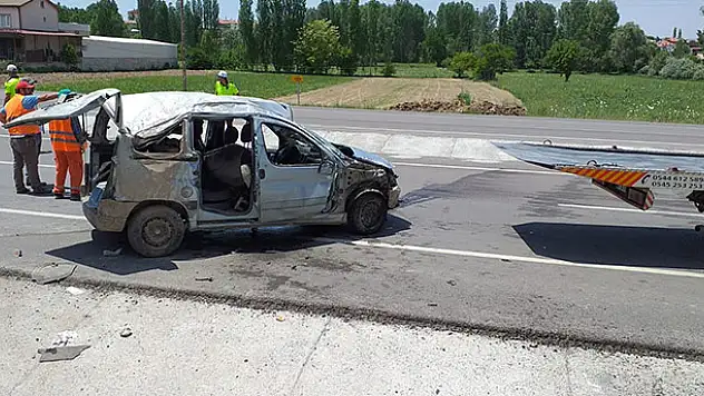 Konya'da hafif ticari araç takla attı: 5 yaralı 
