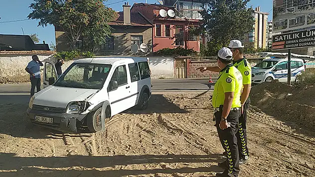 Konya'da hafif ticari aracın çarptığı motosikletli kurye hayatını kaybetti