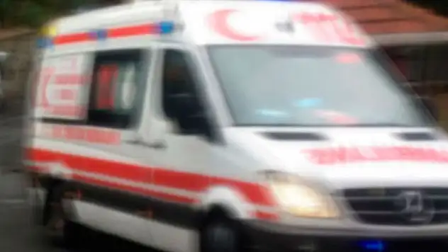 Konya'da hafif ticari aracın şarampole devrilmesi sonucu 4 kişi yaralandı
