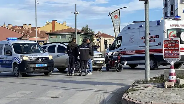Konya'da hafif ticari araçla elektrikli bisiklet çarpıştı: 3 yaralı
