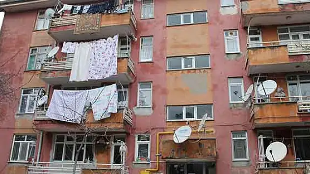 Konya'da halı silkeleyen kadın 3. kattan düştü
