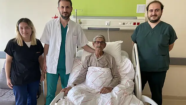 Konya'da hasta, TAMİS yöntemiyle gerçekleştirilen ameliyatla sağlığına kavuştu
