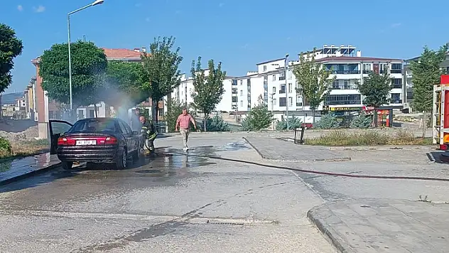 Konya'da hastane bahçesinde araç yangını
