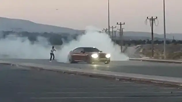 Konya'da hastane otoparkında drift yapan 19 yaşındaki sürücüye 37 bin 594 lira ceza kesildi
