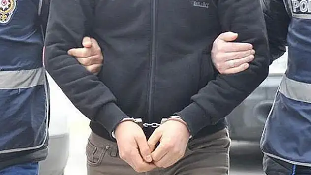 Konya'da hastane personeli gibi davranan polis, hakkında 23 yıl kesinleşmiş hapis cezası bulunan zanlıyı yakaladı