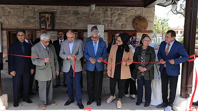 Konya'da 'Hat Sanatında Makili' sergisi açıldı