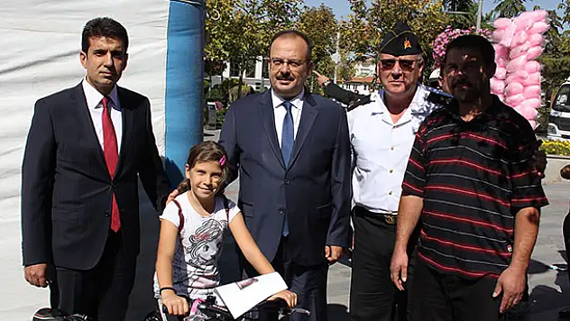 Konya'da hatalı ebeveynlerini uyaran çocuklara bisiklet