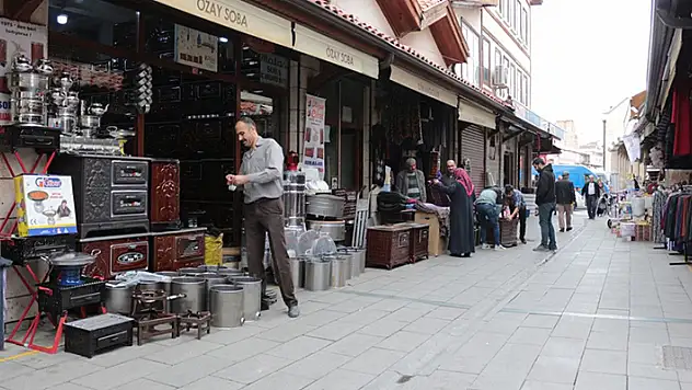 Konya'da havaların soğumasıyla Sobacılar Sokağı hareketlendi
