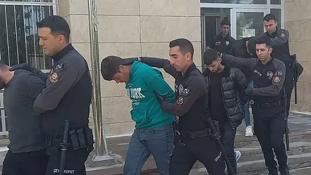 Konya'da havaya ateş açan, çeşitli suçlardan kaydı olan 4 Suriyeli sınır dışı edilecek
