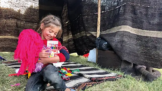 Konya'da hayırseverler yayladaki yörük çocukları oyuncakla sevindirdi