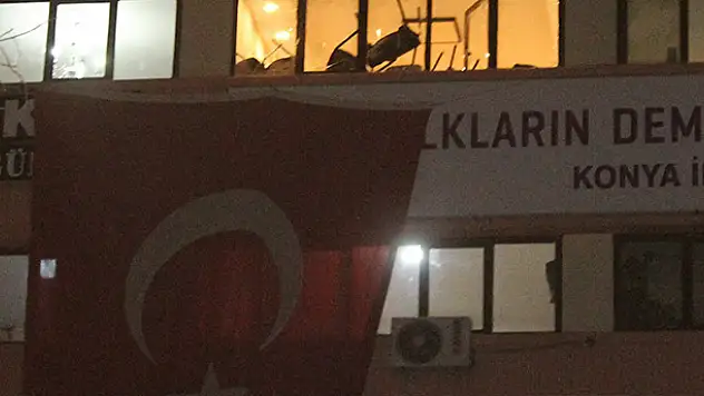 Konya'da HDP il binası taşlandı
