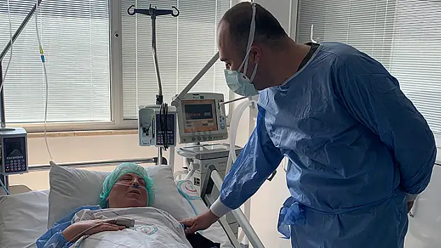 Konya'da hemşire oğlunun ısrarına rağmen aşı olmayan Kovid-19 hastası 'aşı çağrısı' yaptı
