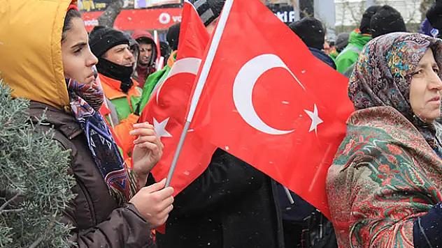 Konya'da 'Her An Dua Her Yer Türk Bayrağı' kampanyası
