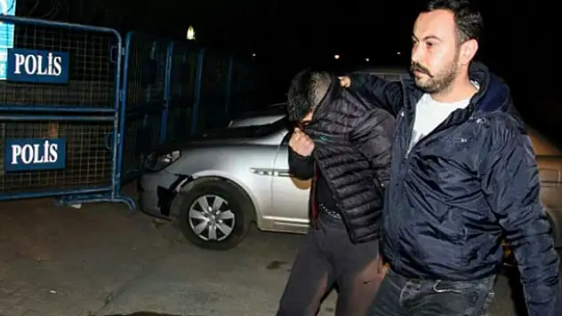 Konya'da hırsız çaldığı çikolatayı yerken yakalandı