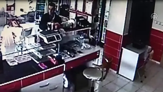 Konya'da hırsız, yardım kutularını çaldı