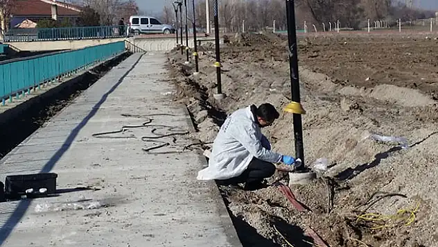 Konya'da hırsızlar aydınlatma direklerindeki 45 bin liralık elektrik kablolarını çaldı
