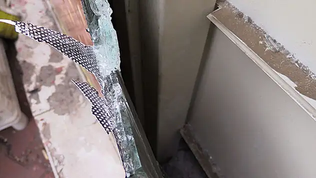 Konya'da Hırsızlar 'kurşun geçirmez' denilen camı kırdı