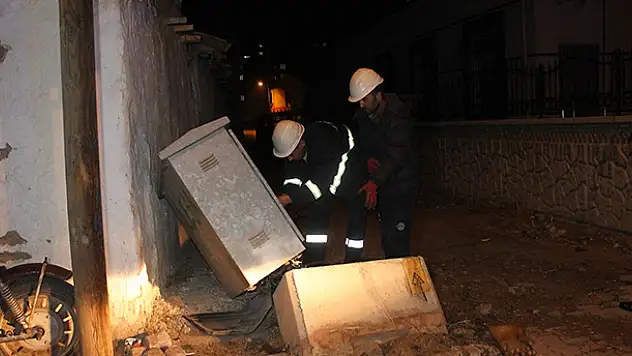 Konya'da hırsızlar mahalleyi elektriksiz bıraktı