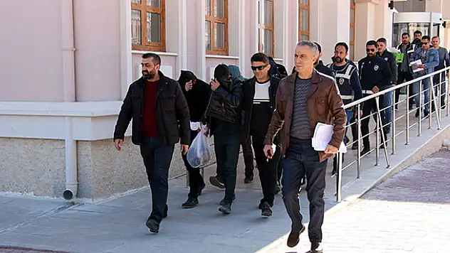 Konya'da hırsızlık iddiasıyla 8 şüpheli yakalandı