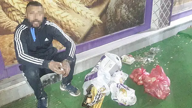 Konya'da hırsızlık! Kapıyı kırıp tatlı ve bozuk para çaldı