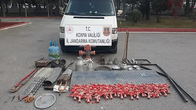 Konya'da hırsızlık şüphelileri jandarmanın takibiyle yakalandı