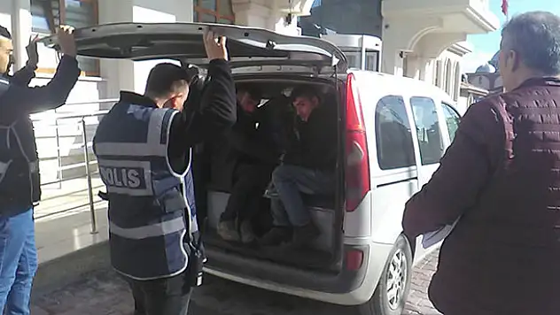Konya'da hırsızlık şüphelisi gazetecilere: 'Cinayet mi işledik, ne çekiyorsunuz'