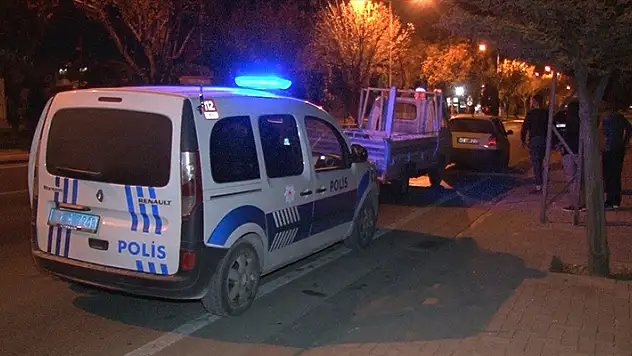 Konya'da hırsızlık şüphelisini 10 kilometre kovalayıp polise teslim ettiler
