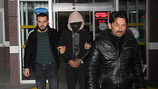 Konya'da hırsızlık şüphelisini giydiği kapüşonlu ceketi ele verdi