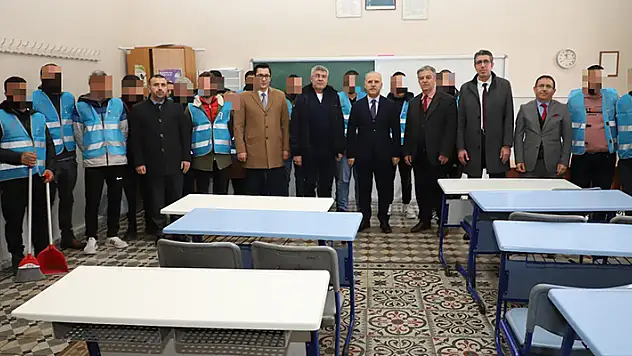 Konya'da hükümlüler okullarda bakım ve temizlik yapıyor
