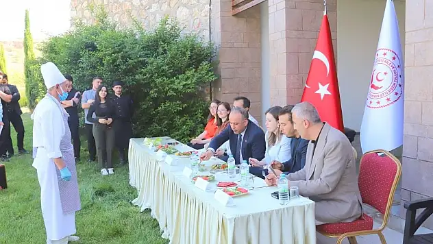 Konya'da huzurevinde lezzetler yarıştı