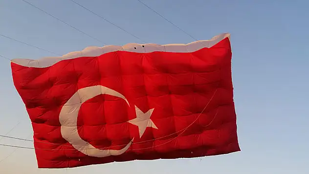 Konya'da Hz. Mevlana için uçurtma gösterisi