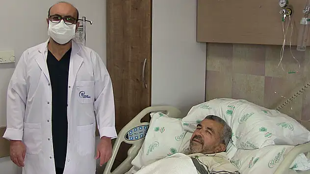 Konya'da idrar yapamama şikayetiyle hastaneye başvuran kişiden 450 gram prostat çıktı

