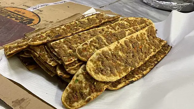 Konya'da iftar sofralarının vazgeçilmez lezzeti: Etli ekmek
